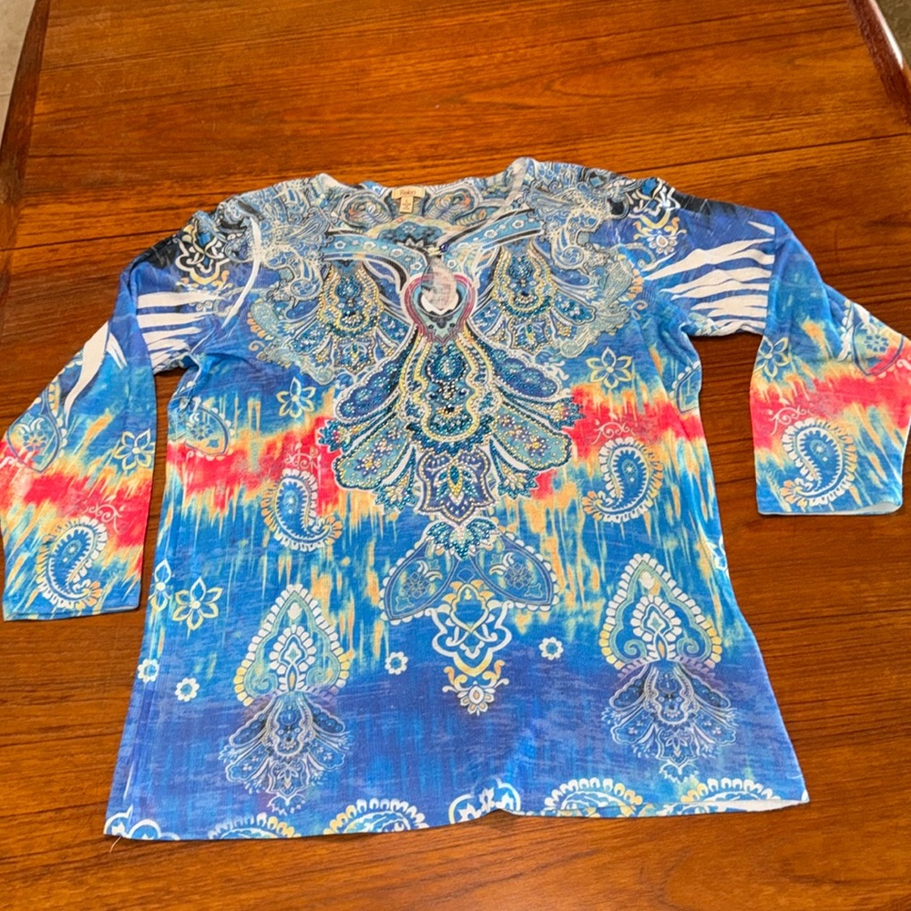 Reba Embellished Keyhole Tee Large Ornate Pattern Sparkles